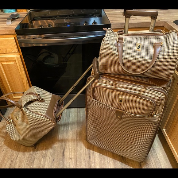 London Fog Other - London Fog 3 piece luggage set